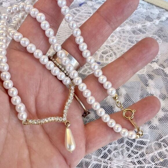 Claire’s Faux Pearl Rhinestone Necklace - Picture 3 of 7